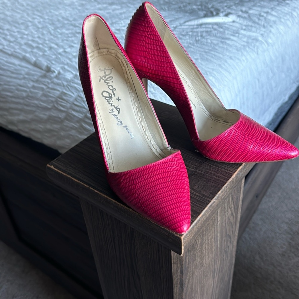 Alice and Olivia heals. Size 71/2. Pink